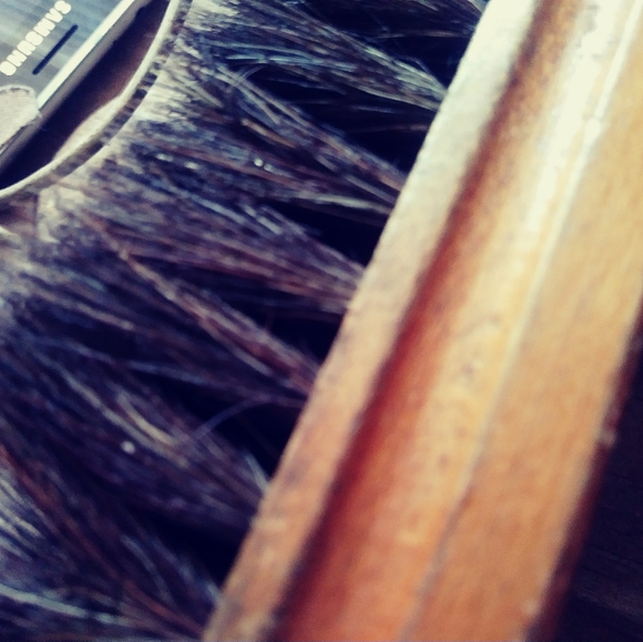 SPECIAL***Shoe brush! - Picture 5 of 5